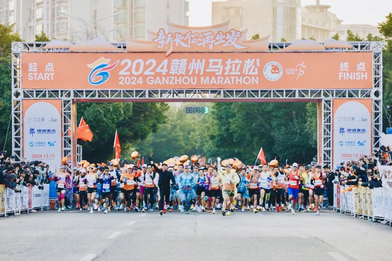 挺進環(huán)保與“新長征、再出發(fā)”同行| 組團參加贛州市首屆馬拉松比賽